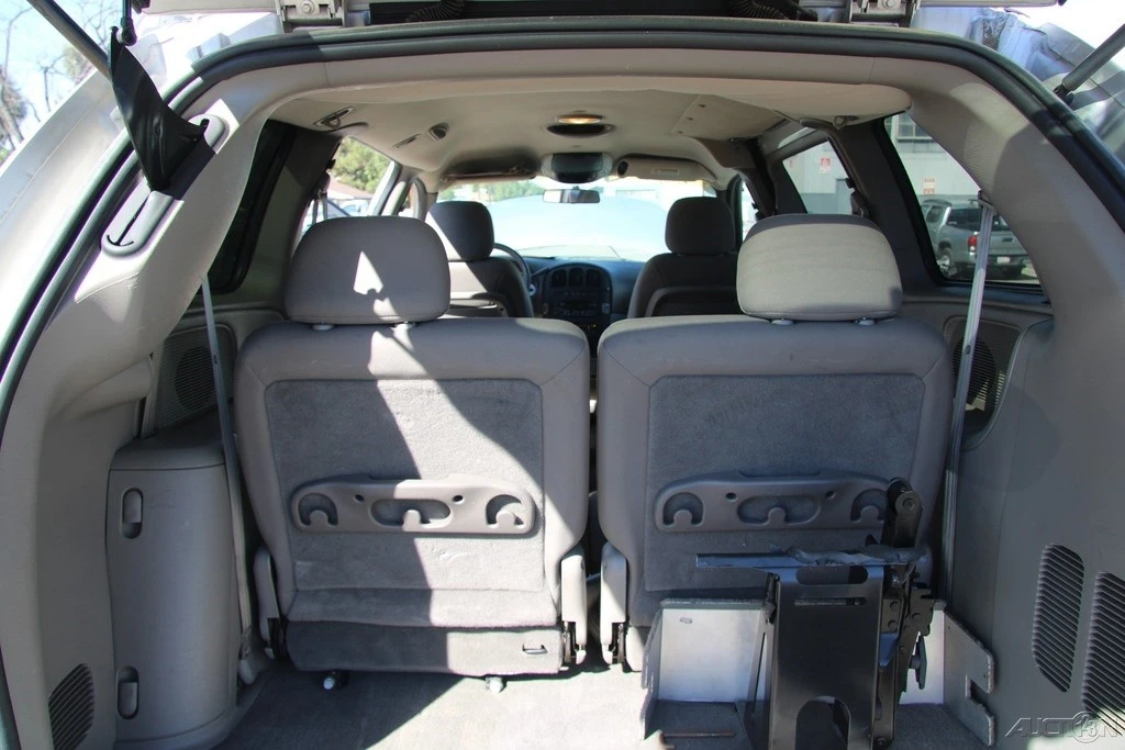 2002 Dodge Caravan - Image 17 of 21