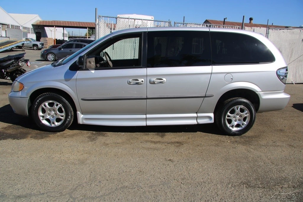 2002 Dodge Caravan - Image 3 of 21