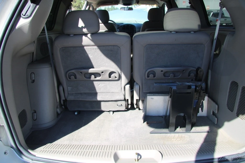 2002 Dodge Caravan - Image 16 of 21