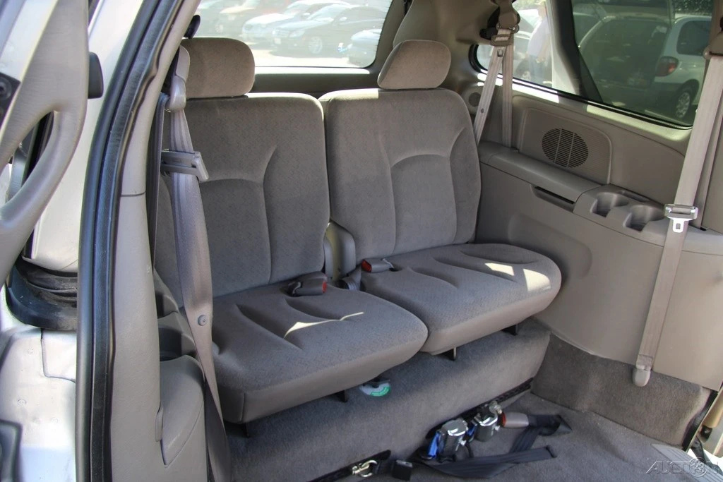 2002 Dodge Caravan - Image 19 of 21