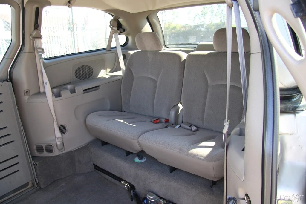 2002 Dodge Caravan - Image 15 of 21