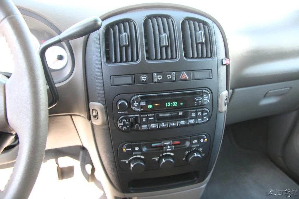 2002 Dodge Caravan - Image 13 of 21