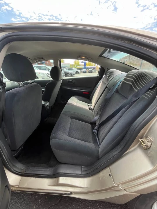 2002 Dodge Intrepid - Image 10 of 16
