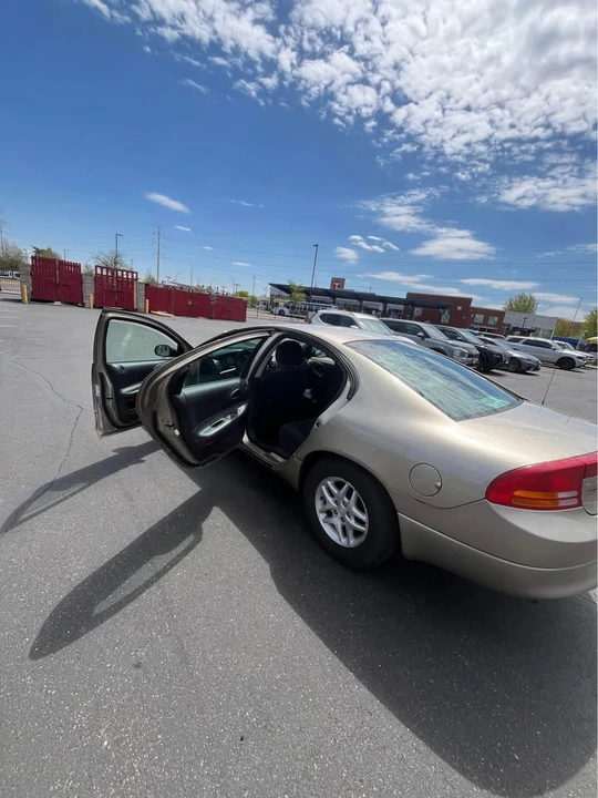 2002 Dodge Intrepid - Image 9 of 16