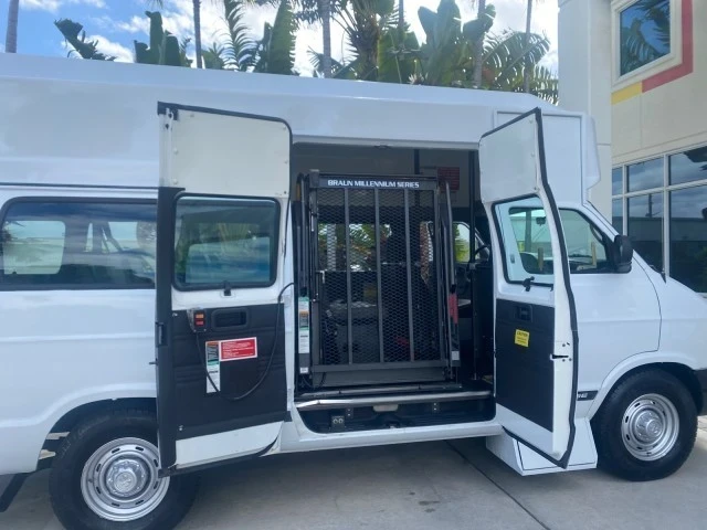 2002 Dodge Ram Van - Image 14 of 21