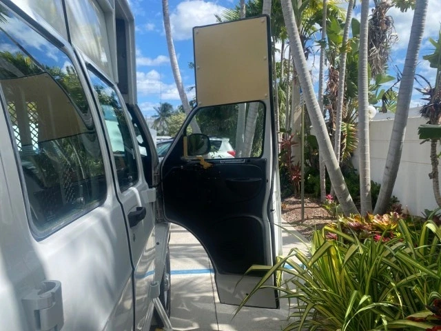 2002 Dodge Ram Van - Image 12 of 21