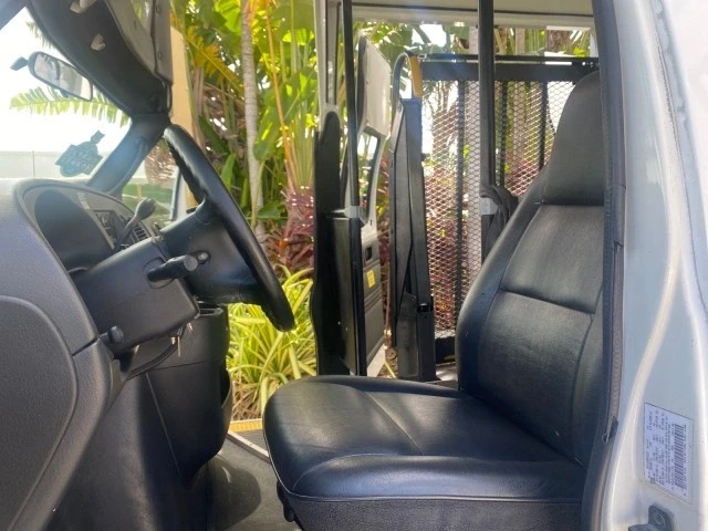2002 Dodge Ram Van - Image 11 of 21