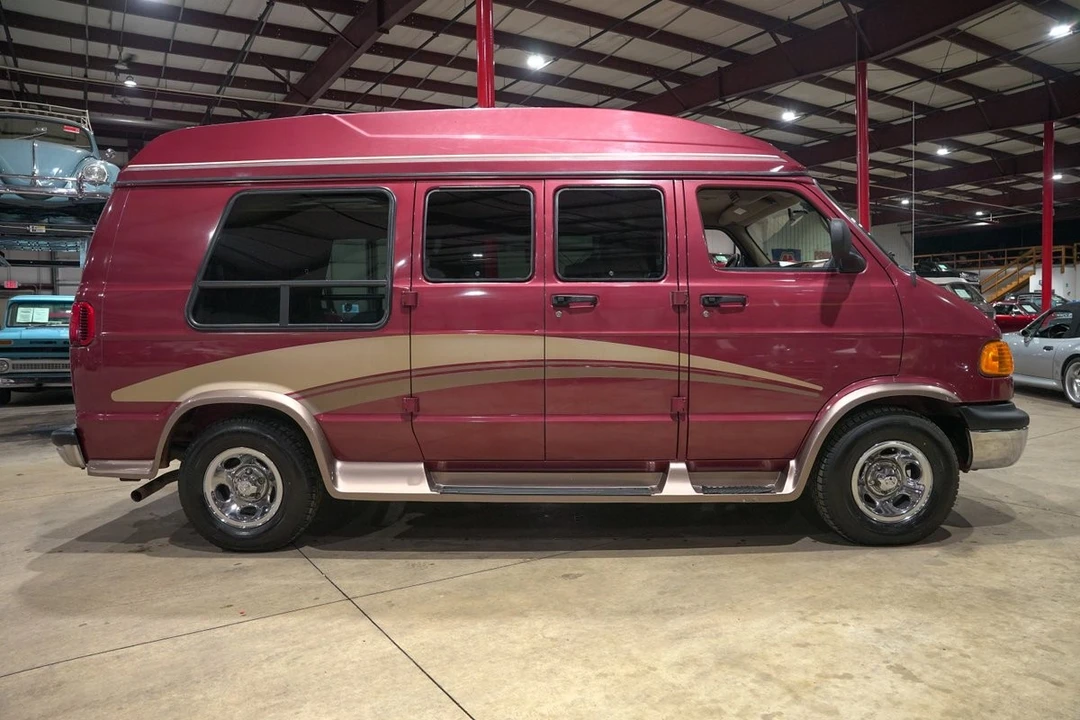 2002 Dodge Ram Van - Image 10 of 12