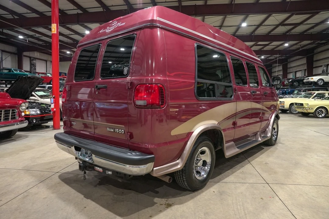 2002 Dodge Ram Van - Image 8 of 12