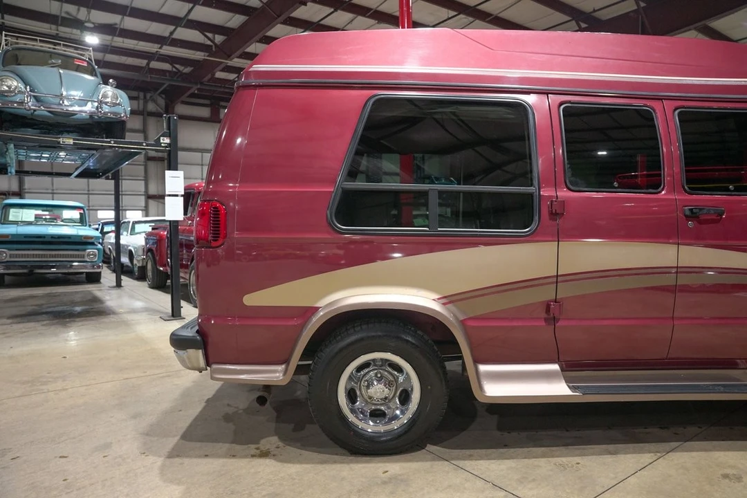 2002 Dodge Ram Van - Image 9 of 21
