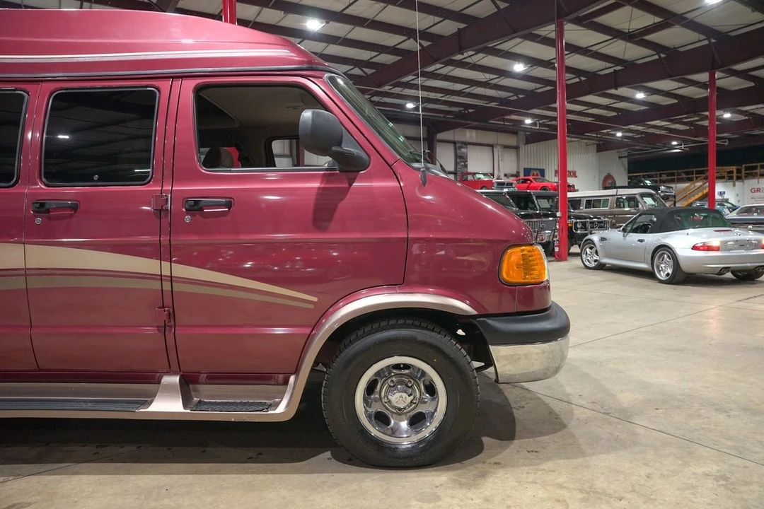 2002 Dodge Ram Van - Image 11 of 12