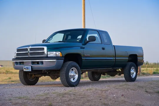 2002 Dodge Ram 2500HD SLT Quad Cab 4×4 Cummins 6-Speed