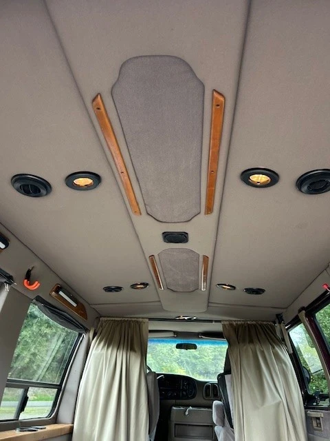 2002 Dodge Ram Van - Image 10 of 14