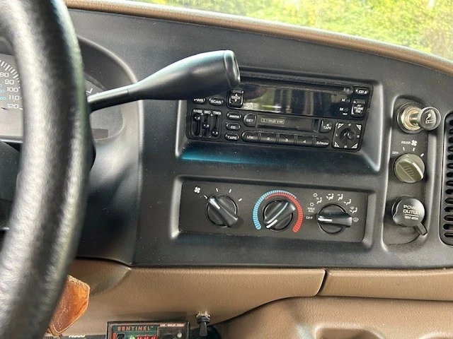 2002 Dodge Ram Van - Image 12 of 14
