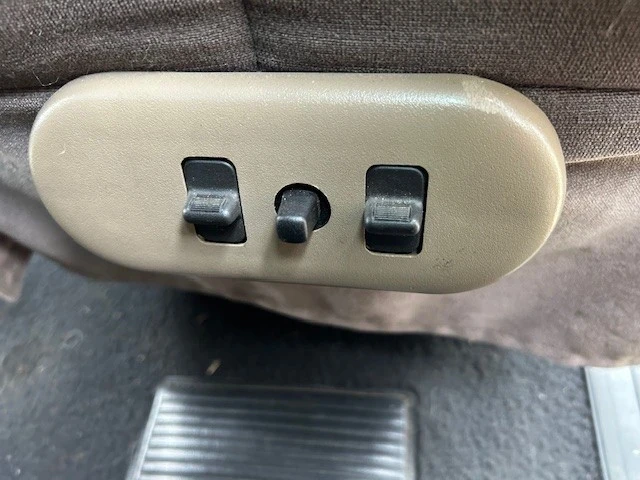 2002 Dodge Ram Van - Image 11 of 14