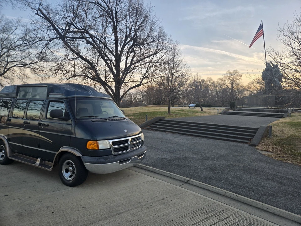 2002 Dodge Ram Van - Image 10 of 21