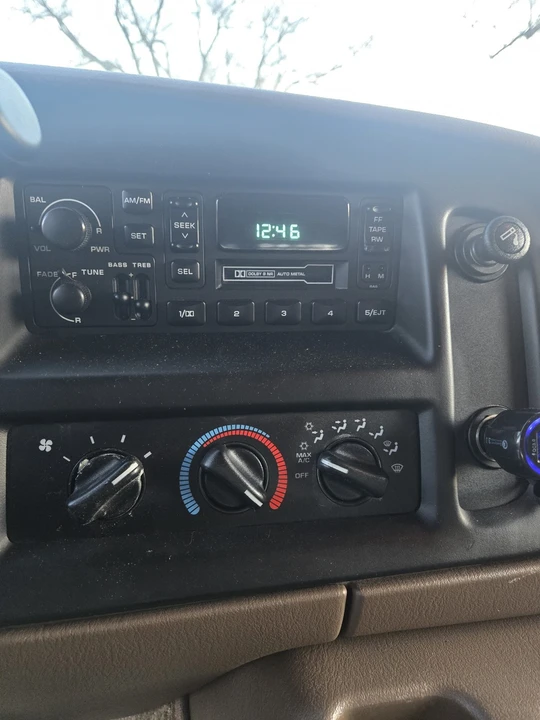 2002 Dodge Ram Van - Image 14 of 21