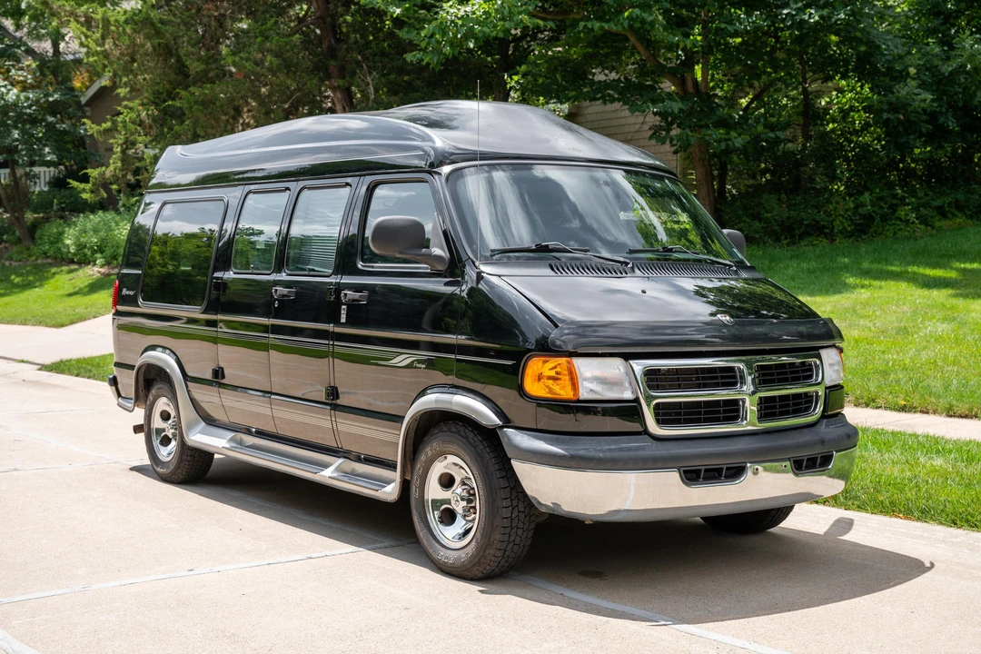 2002 Dodge Ram Van - Image 12 of 31