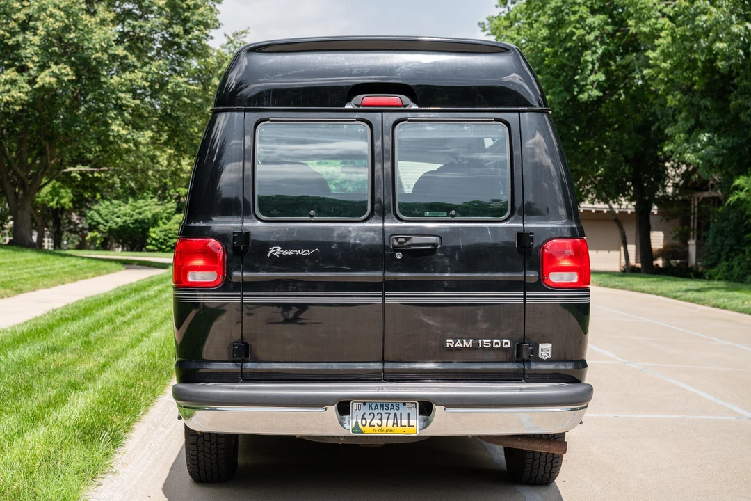 2002 Dodge Ram Van - Image 5 of 31