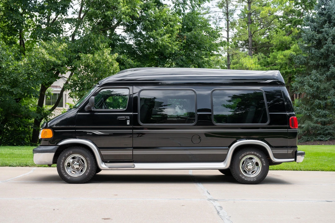 2002 Dodge Ram Van - Image 8 of 31