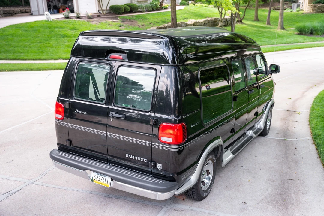 2002 Dodge Ram Van - Image 10 of 31
