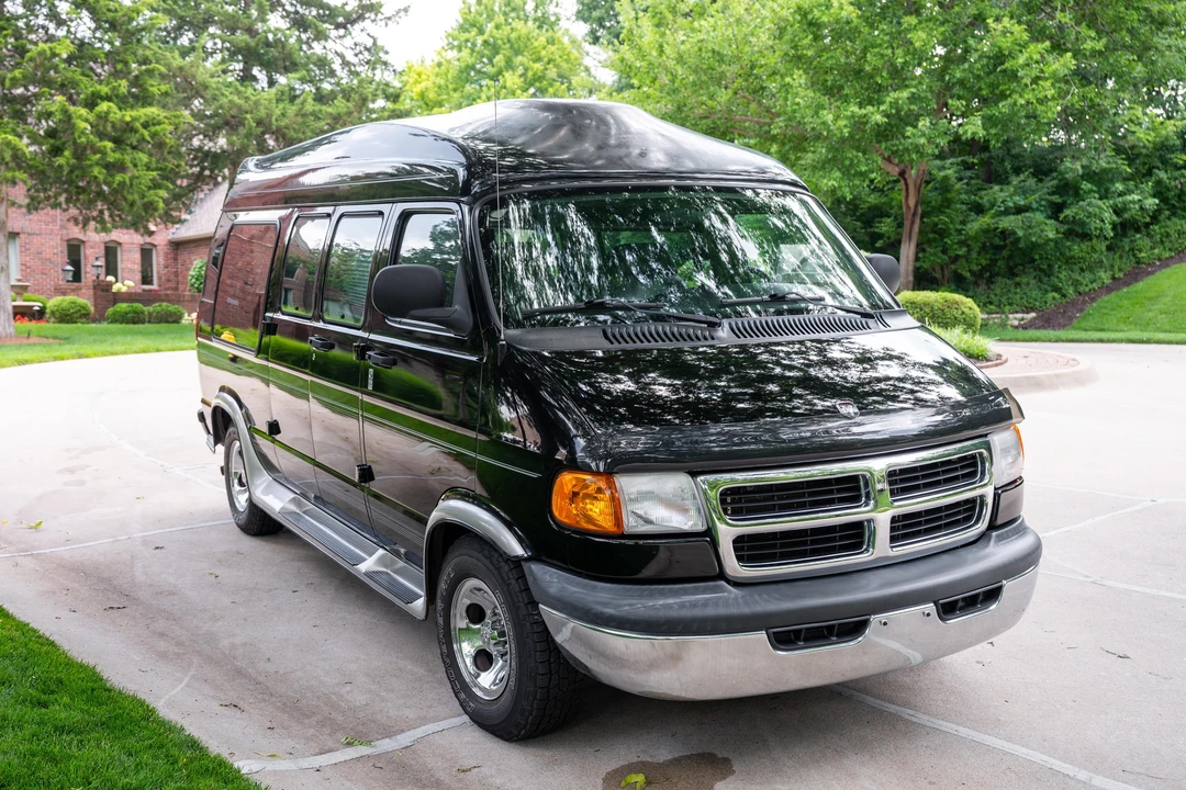 2002 Dodge Ram Van - Image 13 of 31