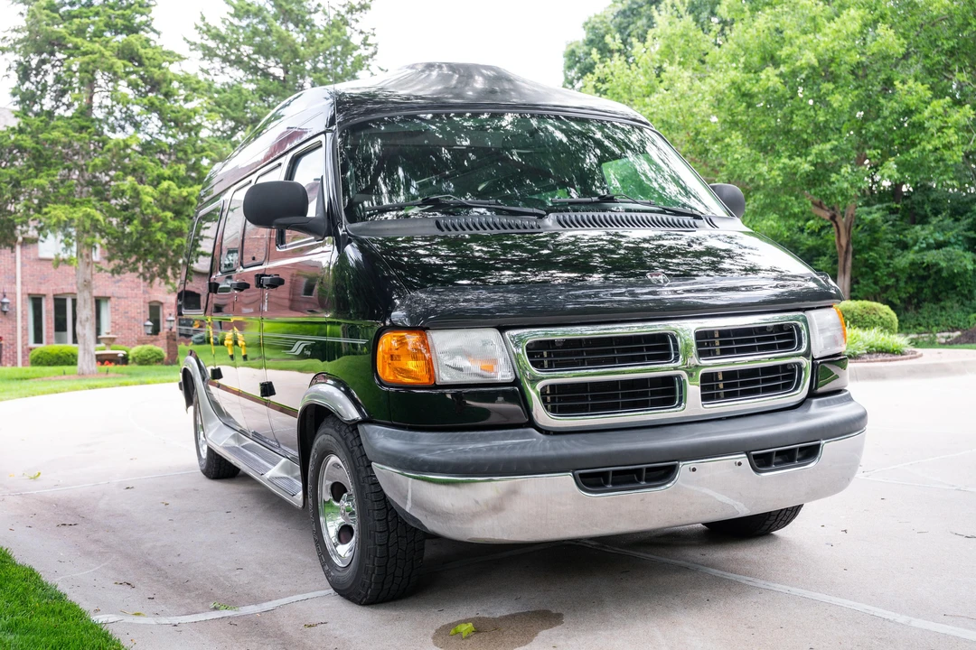 2002 Dodge Ram Van - Image 14 of 31