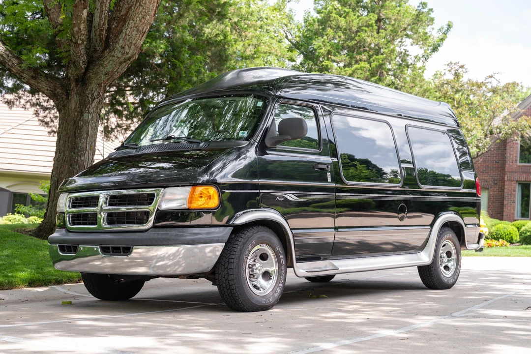 2002 Dodge Ram Van - Image 7 of 31