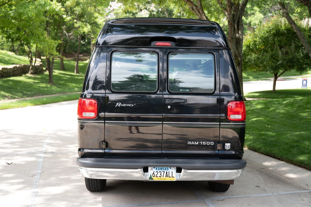 2002 Dodge Ram Van - Image 9 of 31