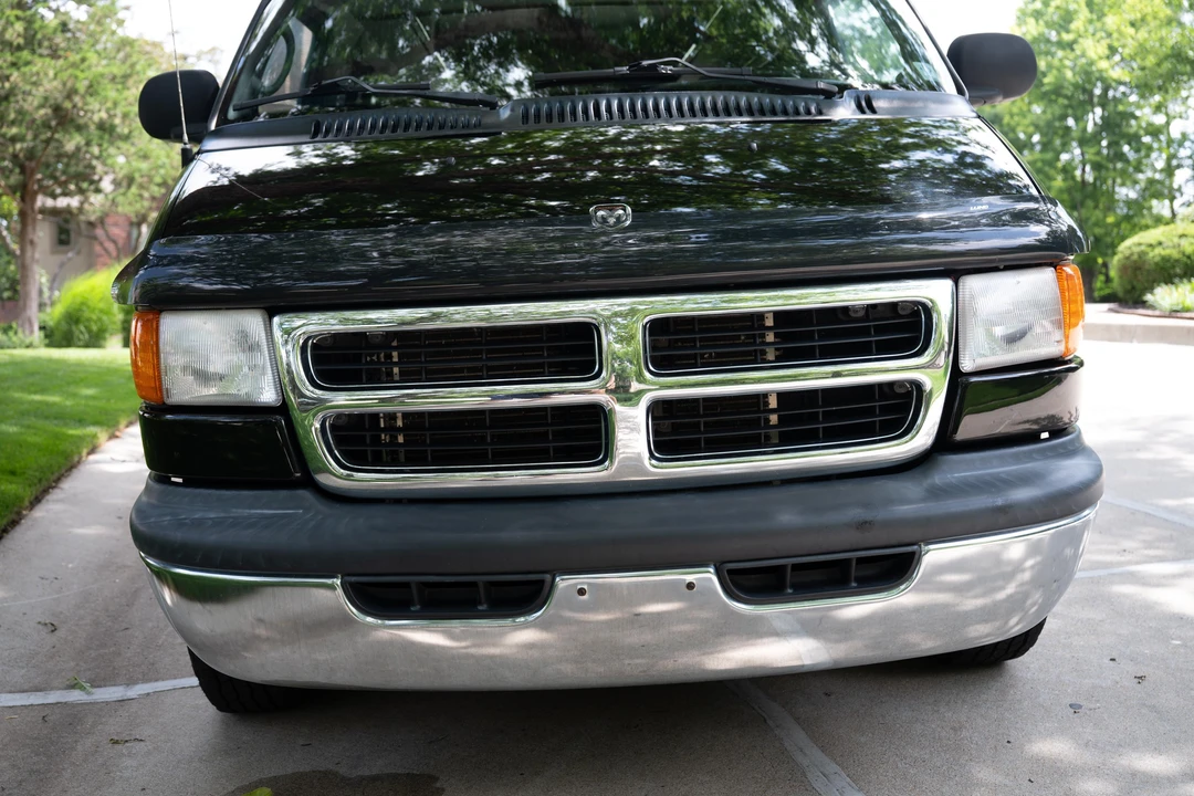 2002 Dodge Ram Van - Image 17 of 31