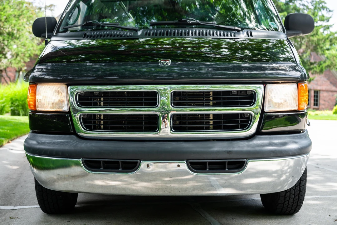 2002 Dodge Ram Van - Image 18 of 31