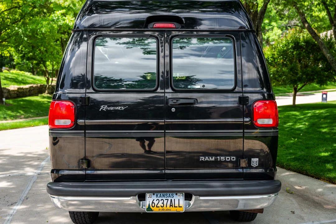2002 Dodge Ram Van - Image 25 of 31