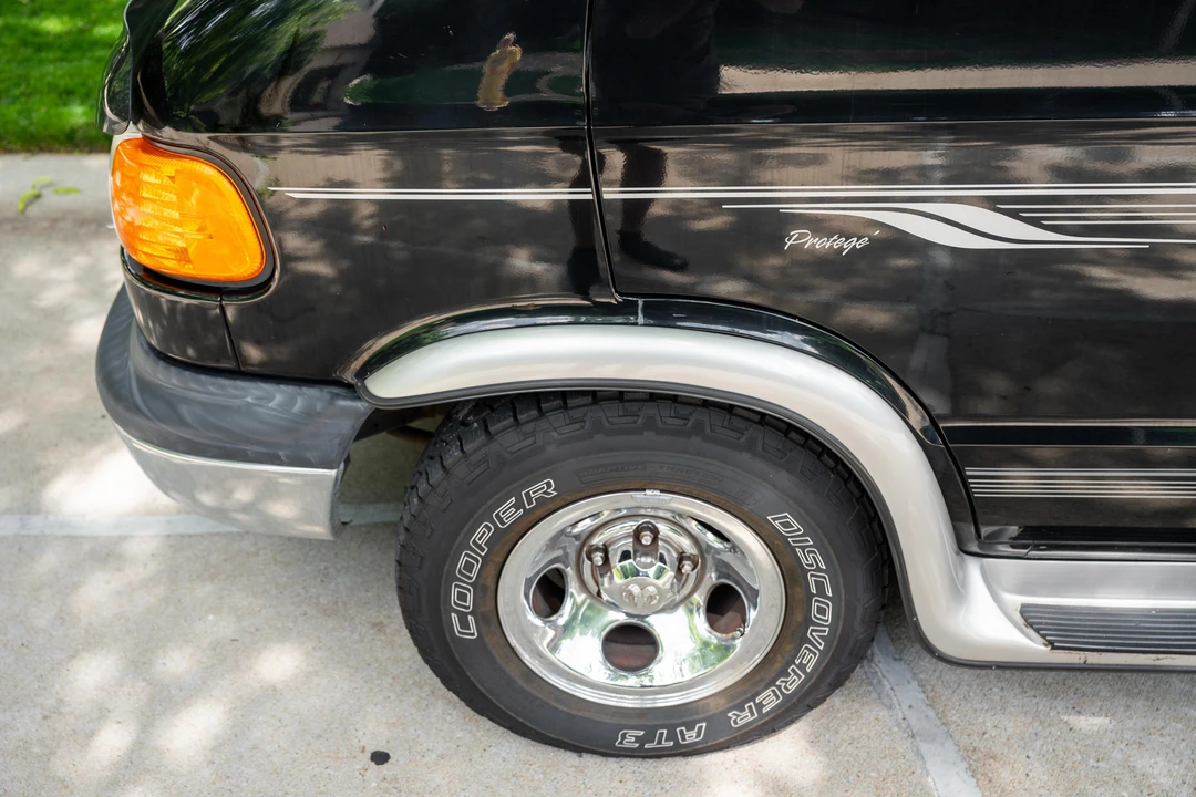 2002 Dodge Ram Van - Image 20 of 31
