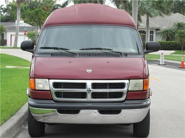 2002 Dodge Ram Van - Image 10 of 12