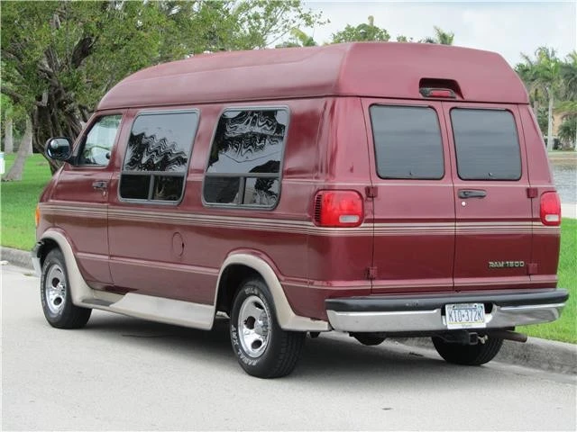 2002 Dodge Ram Van - Image 2 of 12