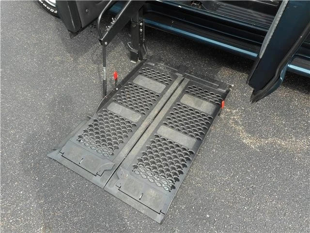2002 Dodge Ram Van - Image 3 of 12