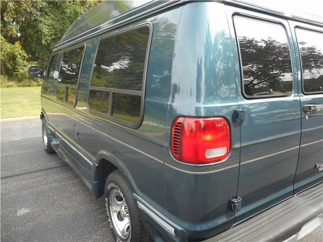 2002 Dodge Ram Van - Image 8 of 12