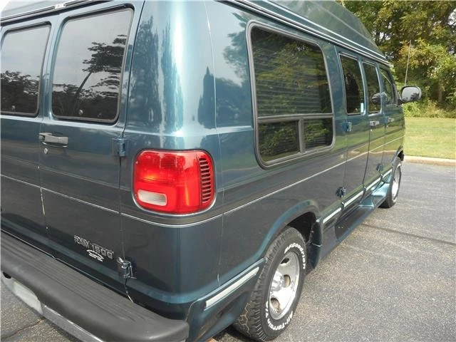 2002 Dodge Ram Van - Image 6 of 12
