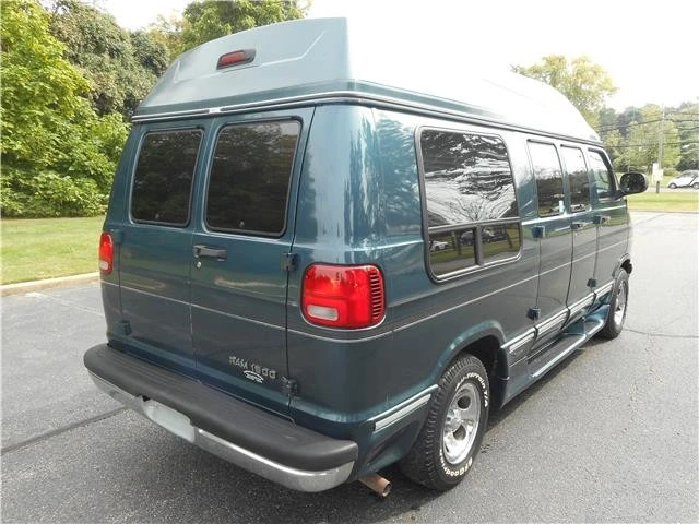 2002 Dodge Ram Van - Image 5 of 12