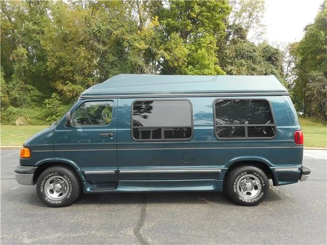 2002 Dodge Ram Van - Image 10 of 12