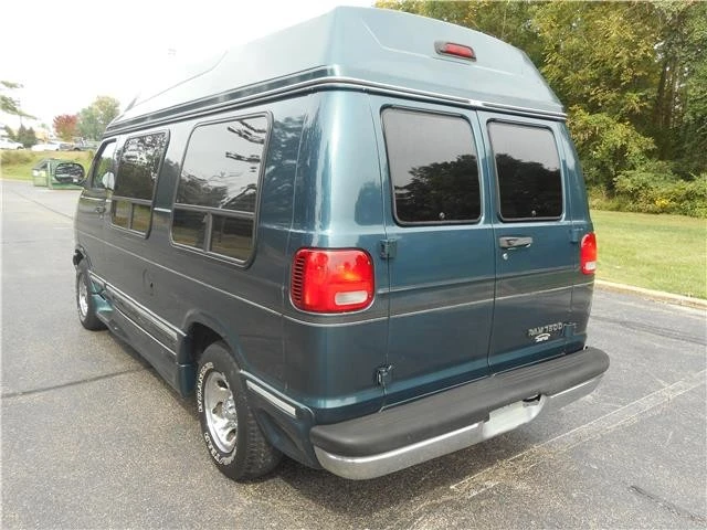 2002 Dodge Ram Van - Image 9 of 12