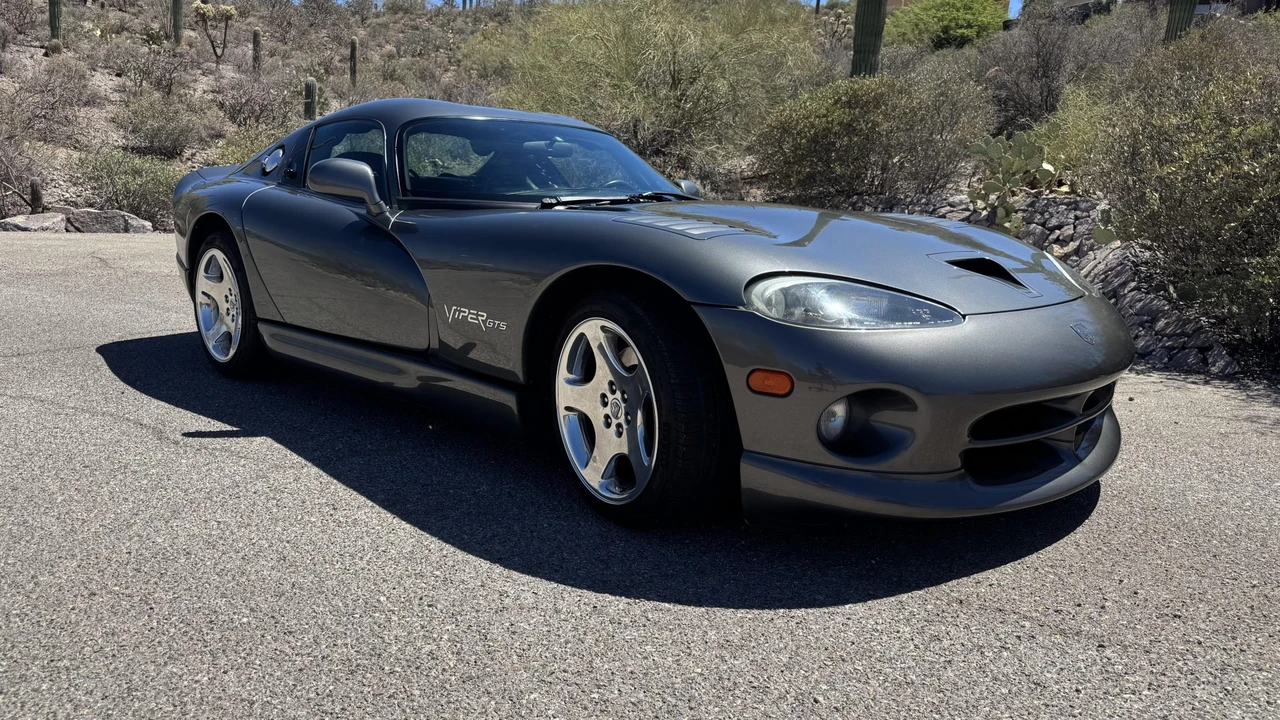 2002 Dodge Viper GTS 2nd Gen - Image 2 of 31