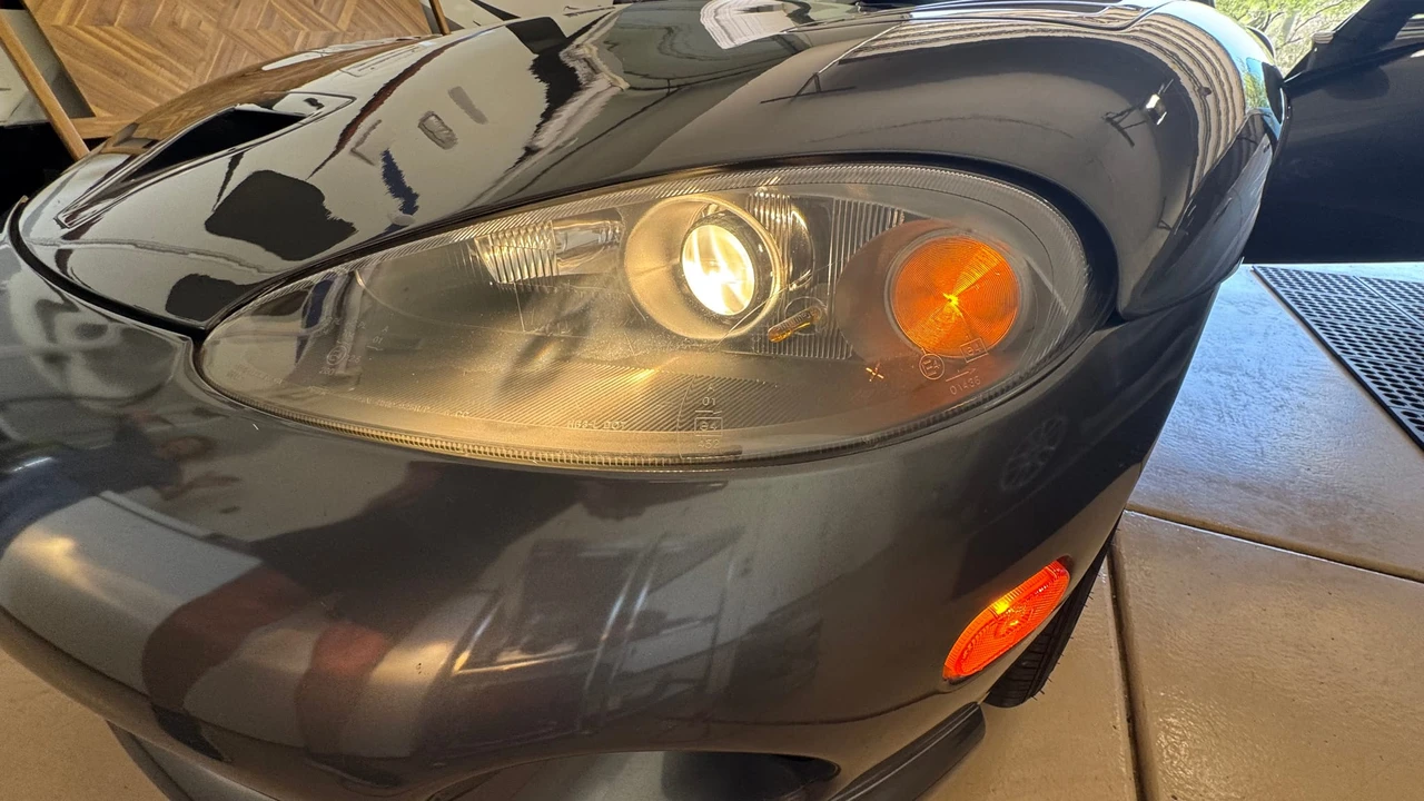 2002 Dodge Viper GTS 2nd Gen - Image 17 of 31