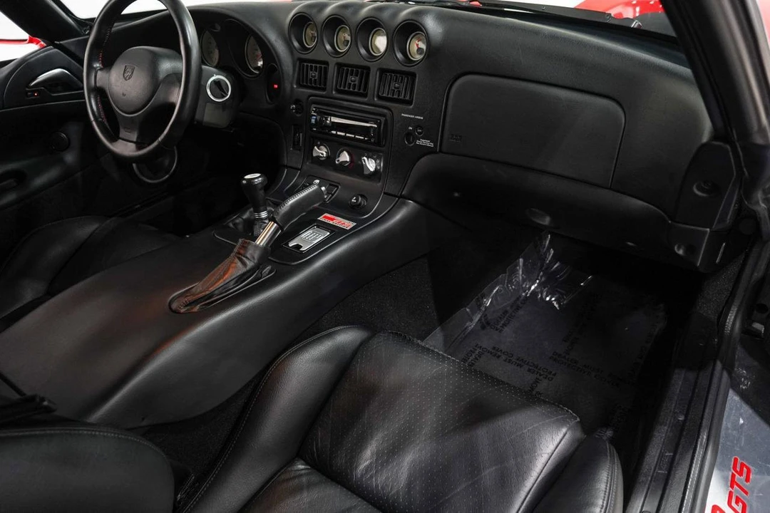 2002 Dodge Viper GTS 2nd Gen - Image 16 of 31