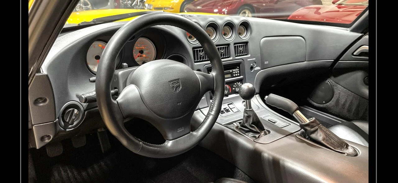 2002 Dodge Viper GTS 2nd Gen - Image 11 of 21