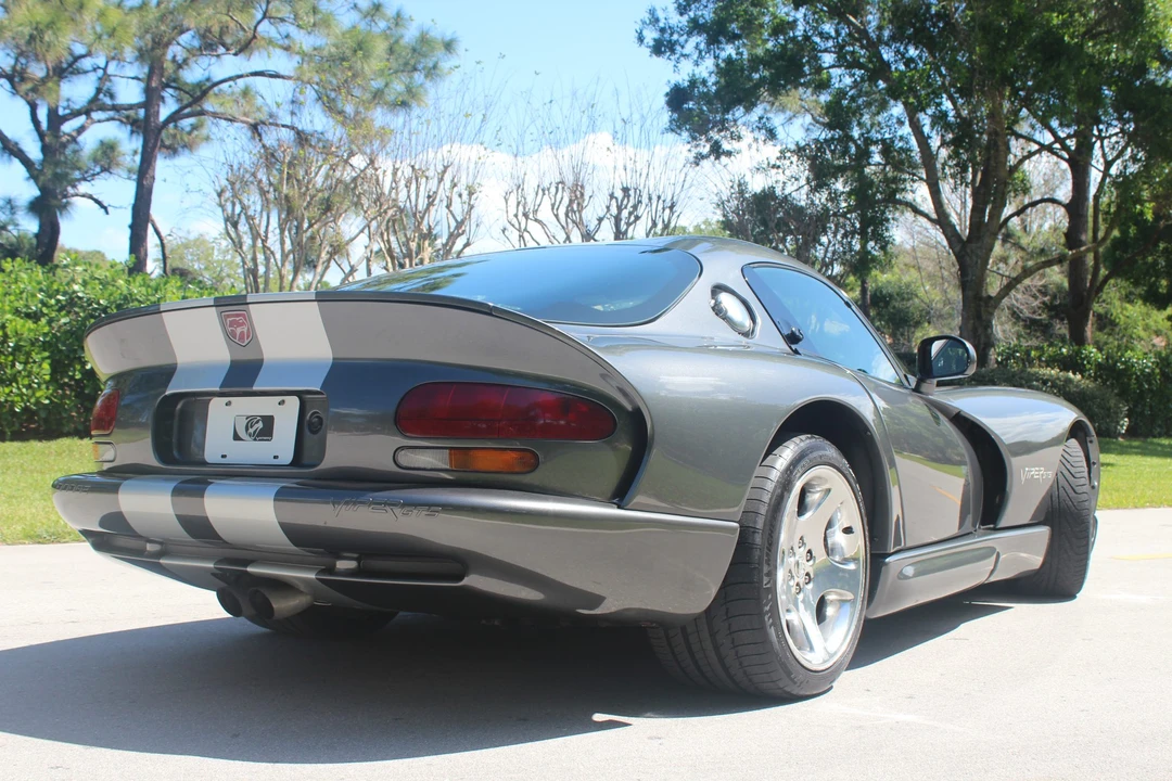 2002 Dodge Viper GTS 2nd Gen - Image 15 of 31