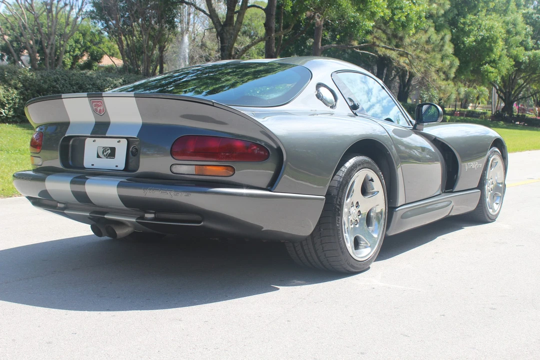 2002 Dodge Viper GTS 2nd Gen - Image 13 of 31