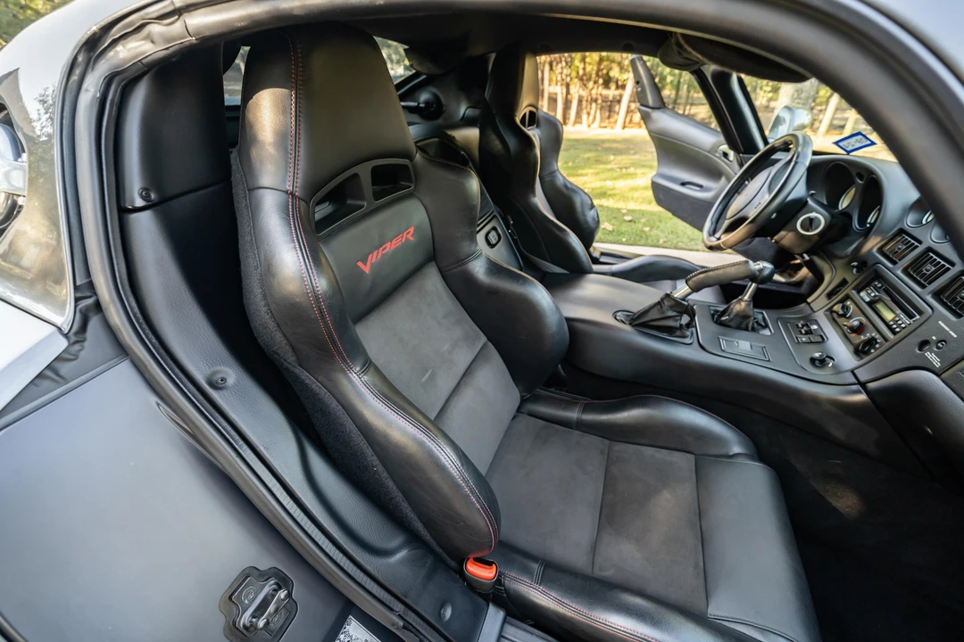 2002 Dodge Viper GTS 2nd Gen - Image 22 of 31