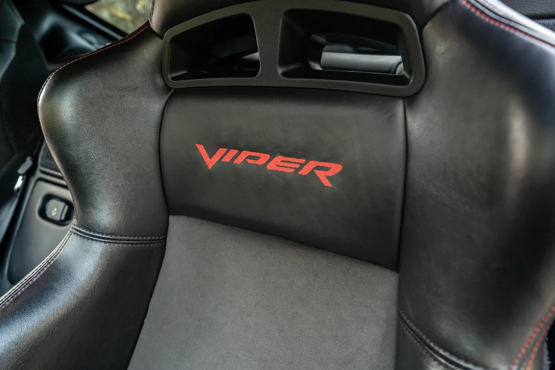 2002 Dodge Viper GTS 2nd Gen - Image 19 of 31