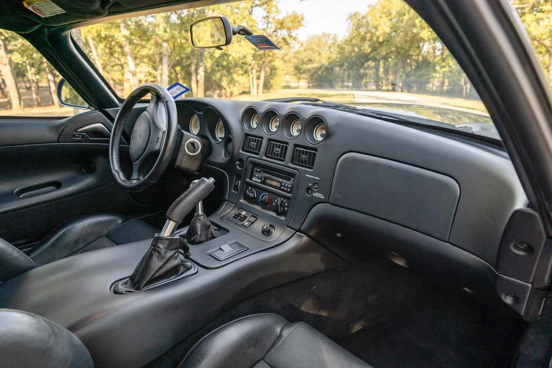 2002 Dodge Viper GTS 2nd Gen - Image 26 of 31